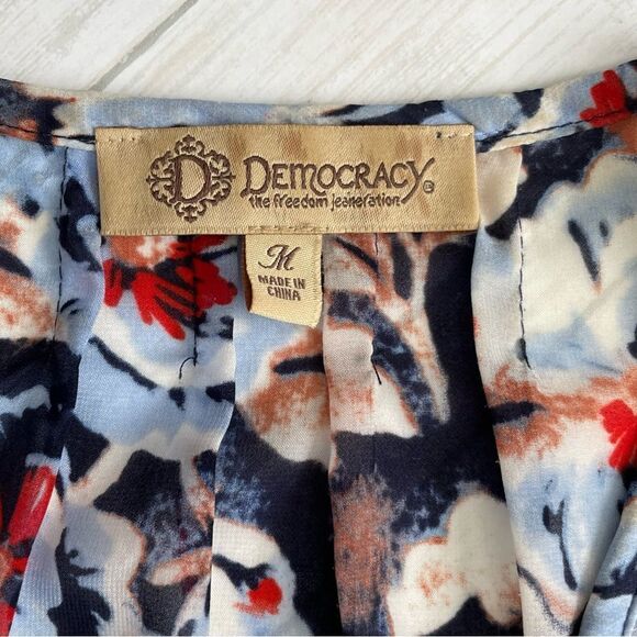 Democracy Navy Floral Top size Medium - Picture 4 of 8